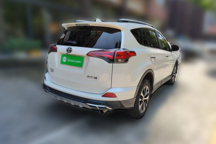 Used Toyota RAV4 2016 2.0L CVT Two-Wheel Drive Fashion Edition China V Standard Rear Right 45 Deg