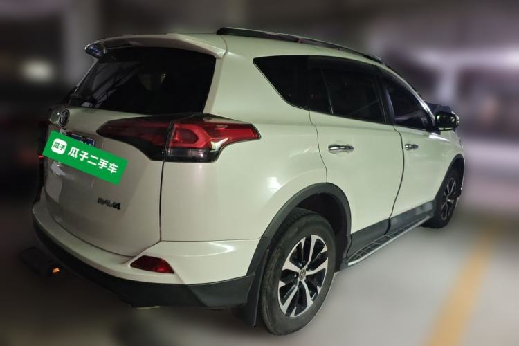 Used Toyota RAV4 2016 2.0L CVT Two-Wheel Drive Fashion Edition China V Standard Rear Right 45 Deg