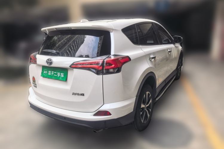 Used Toyota RAV4 2016 2.0L CVT Two-Wheel Drive Fashion Edition China V Standard Rear Right 45 Deg