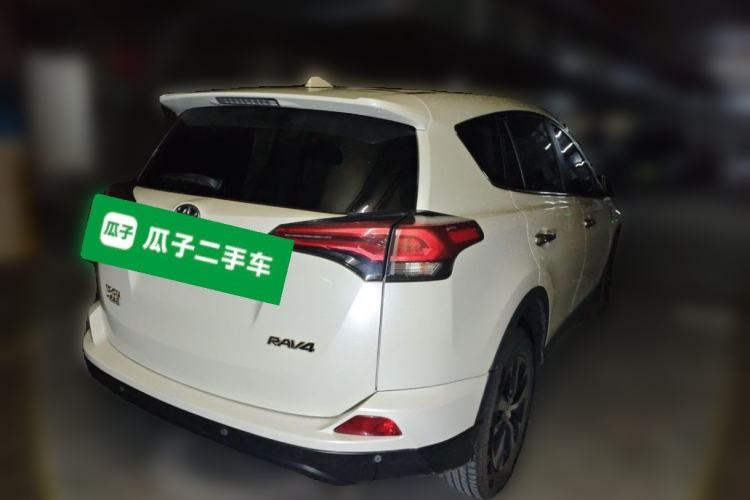 Used Toyota RAV4 2016 2.0L CVT Two-Wheel Drive Fashion Edition China V Standard Rear Right 45 Deg
