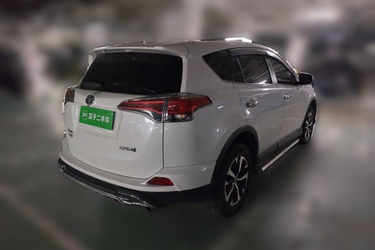 Used Toyota RAV4 2016 2.0L CVT Two-Wheel Drive Fashion Edition China V Standard Rear Right 45 Deg