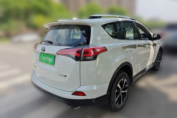 Used Toyota RAV4 2016 2.0L CVT Two-Wheel Drive Urban Edition China V Standard Rear Right 45 Deg