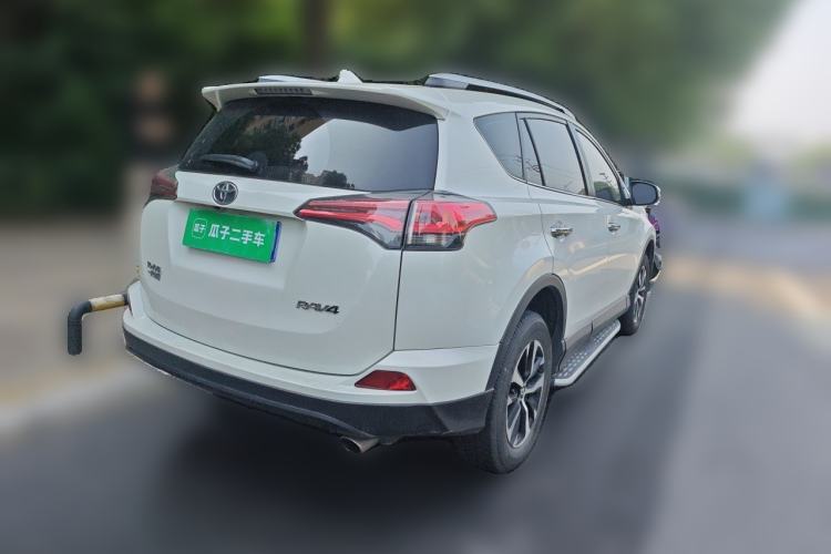 Used Toyota RAV4 2016 2.0L CVT Two-Wheel Drive Fashion Edition China V Standard Rear Right 45 Deg