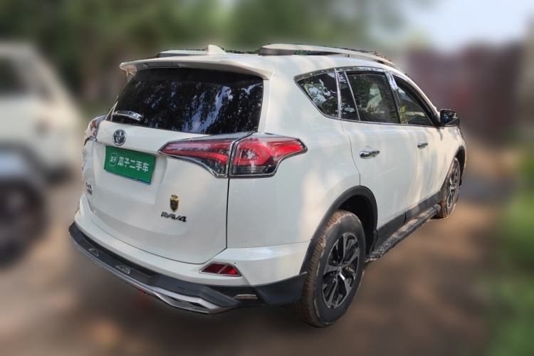 Used Toyota RAV4 2016 2.0L CVT Two-Wheel Drive Fashion Edition China V Standard Rear Right 45 Deg