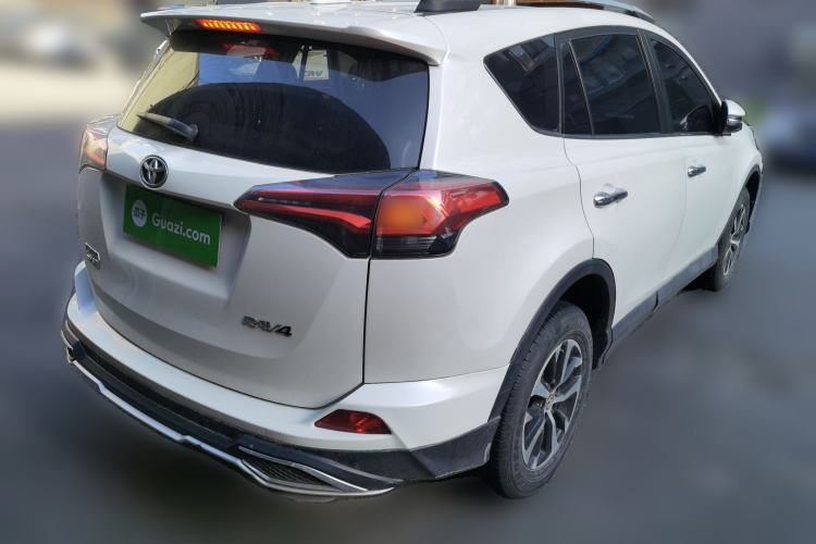Used Toyota RAV4 2016 2.0L CVT Two-Wheel Drive Fashion Edition China V Standard Rear Right 45 Deg