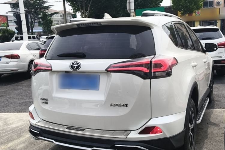 Used Toyota RAV4 2016 2.0L CVT Two-Wheel Drive Urban Edition China V Standard Rear Right 45 Deg