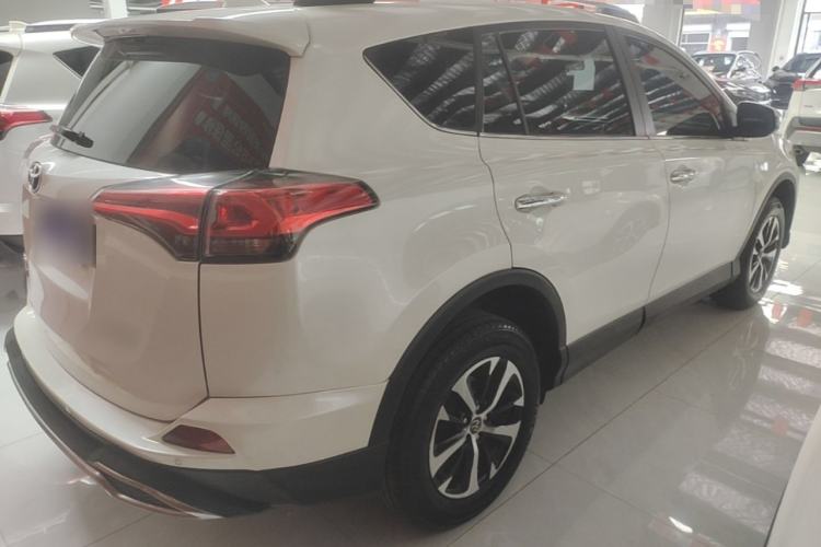 Used Toyota RAV4 2016 2.0L CVT Two-Wheel Drive Comfort Edition China V Standard Rear Right 45 Deg