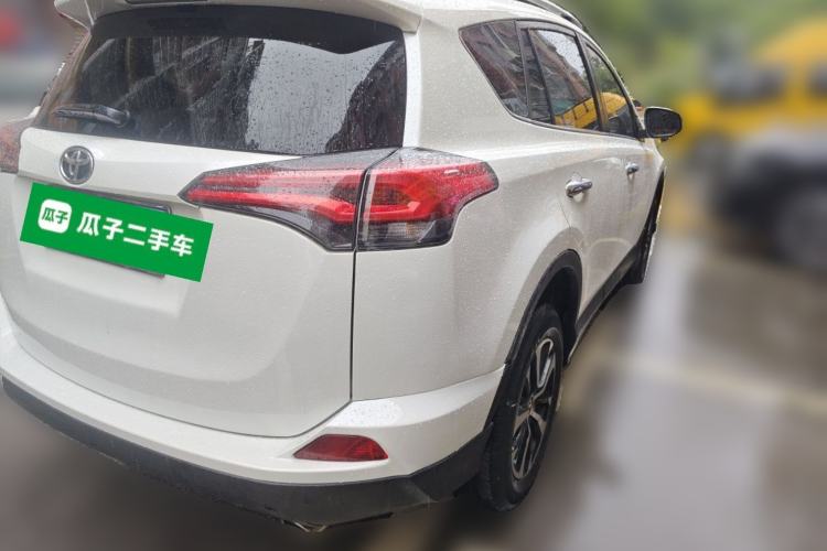 Used Toyota RAV4 2016 2.0L CVT Two-Wheel Drive Fashion Edition China V Standard Rear Right 45 Deg