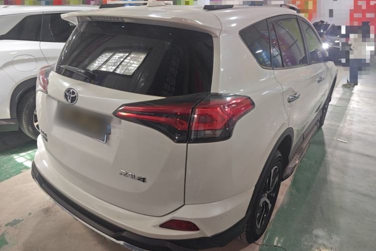 Used Toyota RAV4 2016 2.0L CVT Two-Wheel Drive Fashion Edition China V Standard Rear Right 45 Deg