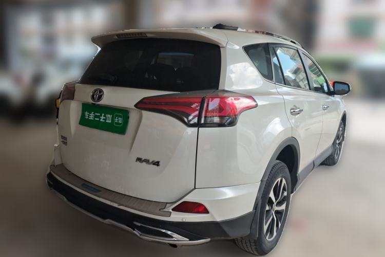 Used Toyota RAV4 2016 2.0L CVT Two-Wheel Drive Fashion Edition China V Standard Rear Right 45 Deg