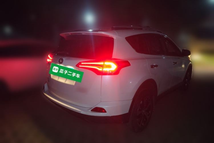 Used Toyota RAV4 2016 2.0L CVT Two-Wheel Drive Fashion Edition China V Standard Rear Right 45 Deg