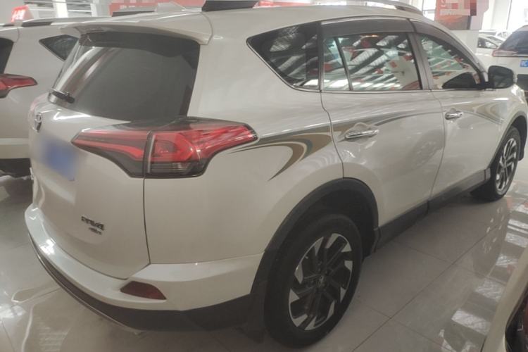 Used Toyota RAV4 2016 2.5L Automatic 4x4 Elite Edition Rear Right 45 Deg