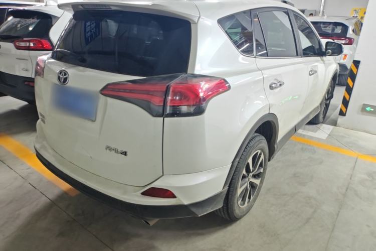 Used Toyota RAV4 2016 2.0L CVT Two-Wheel Drive Fashion Edition China V Standard Rear Right 45 Deg