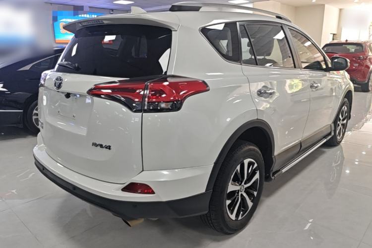 Used Toyota RAV4 2016 2.0L CVT Two-Wheel Drive Fashion Edition China V Standard Rear Right 45 Deg