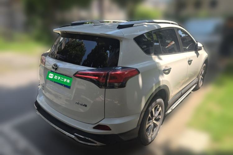 Used Toyota RAV4 2016 2.0L CVT Two-Wheel Drive Fashion Edition China V Standard Rear Right 45 Deg