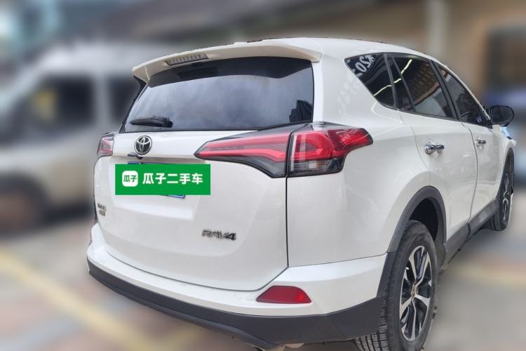Used Toyota RAV4 2016 2.0L CVT Two-Wheel Drive Fashion Edition China V Standard Rear Right 45 Deg