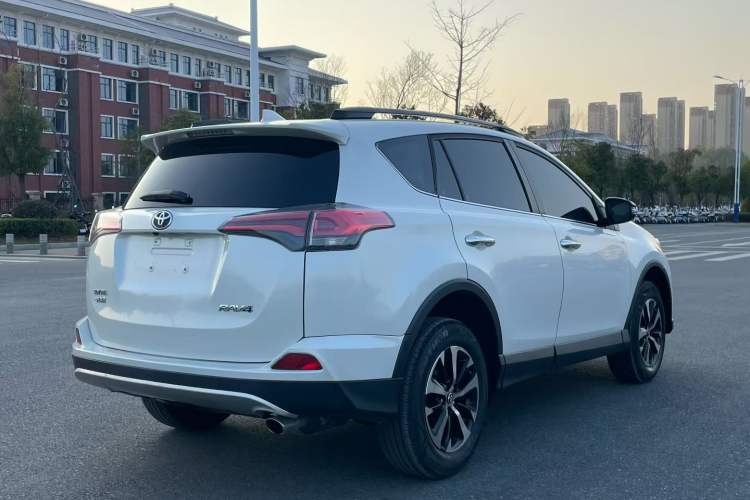 Used Toyota RAV4 2016 2.0L CVT Two-Wheel Drive Smart Edition China V Standard Rear Right 45 Deg