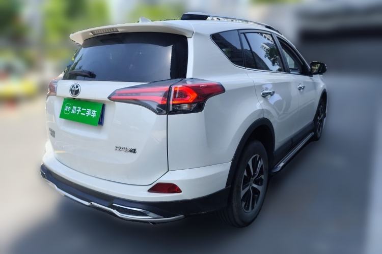 Used Toyota RAV4 2016 2.0L CVT Two-Wheel Drive Fashion Edition China V Standard Rear Right 45 Deg