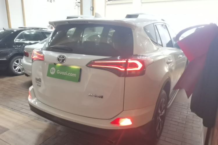 Used Toyota RAV4 2016 2.0L CVT Two-Wheel Drive Urban Edition China V Standard Rear Right 45 Deg