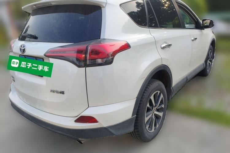 Used Toyota RAV4 2016 2.0L CVT Two-Wheel Drive Fashion Edition China V Standard Rear Right 45 Deg