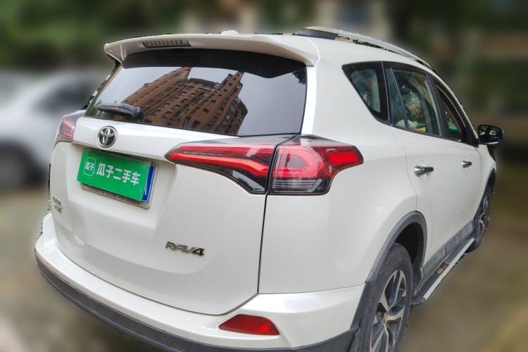 Used Toyota RAV4 2016 2.0L CVT Two-Wheel Drive Fashion Edition China V Standard Rear Right 45 Deg