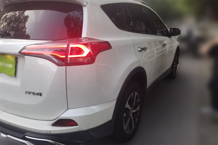 Used Toyota RAV4 2016 2.0L CVT Two-Wheel Drive Comfort Edition China V Standard Rear Right 45 Deg