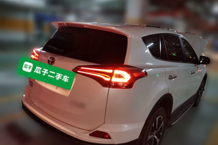 Used Toyota RAV4 2016 2.0L CVT Two-Wheel Drive Fashion Edition China V Standard Rear Right 45 Deg
