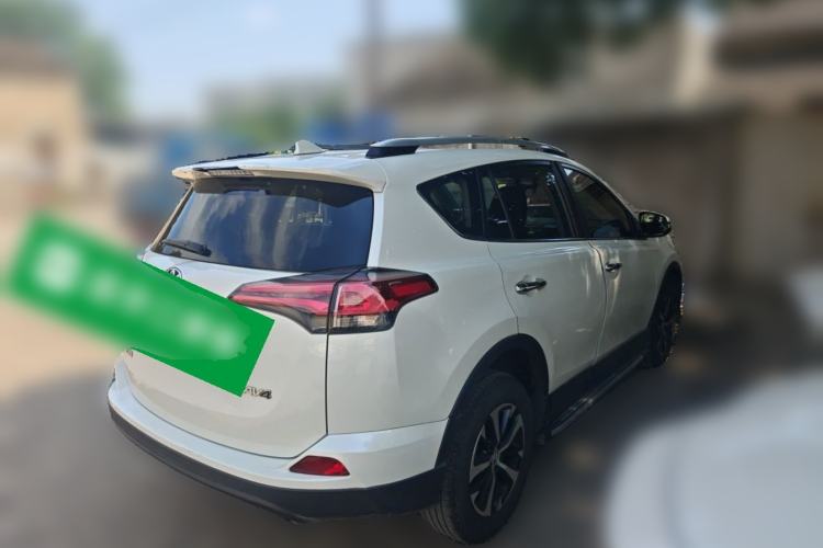 Used Toyota RAV4 2016 2.0L CVT Two-Wheel Drive Fashion Edition China V Standard Rear Right 45 Deg