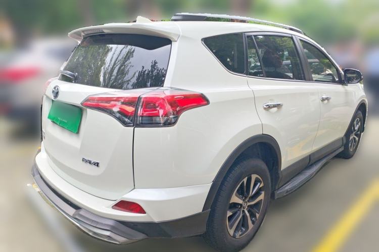 Used Toyota RAV4 2016 2.0L CVT Two-Wheel Drive Fashion Edition China V Standard Rear Right 45 Deg
