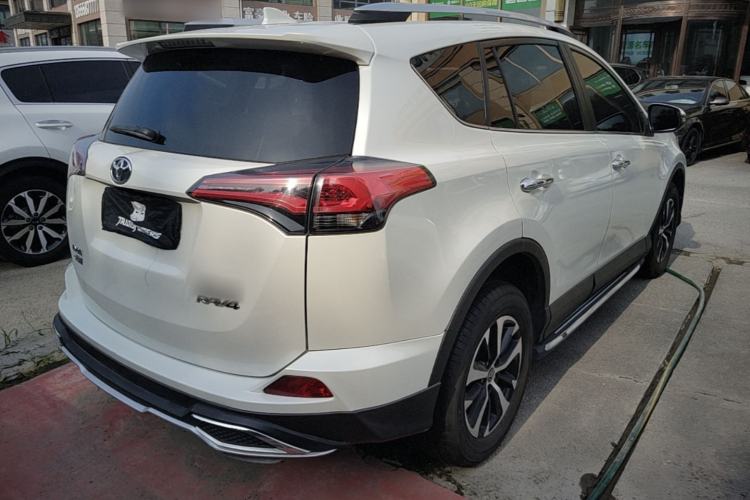 Used Toyota RAV4 2016 2.0L CVT Two-Wheel Drive Fashion Edition China V Standard Rear Right 45 Deg