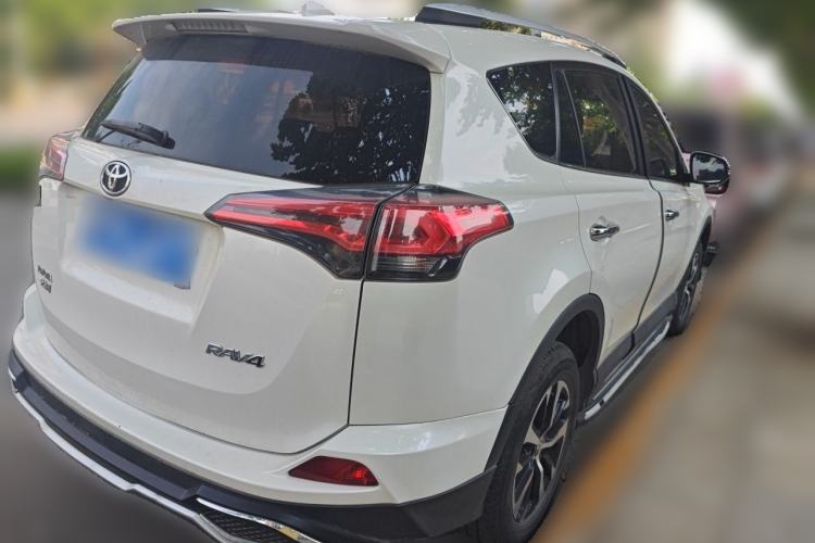 Used Toyota RAV4 2016 2.0L CVT Two-Wheel Drive Fashion Edition China V Standard Rear Right 45 Deg