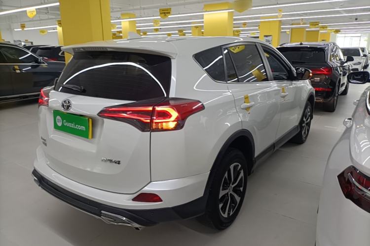 Used Toyota RAV4 2016 2.0L CVT Two-Wheel Drive Urban Edition China V Standard Rear Right 45 Deg
