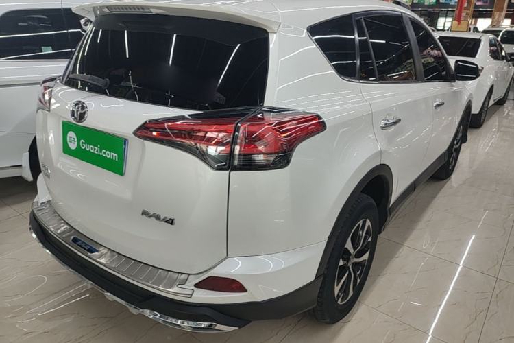 Used Toyota RAV4 2016 2.0L CVT Two-Wheel Drive Fashion Edition China V Standard Rear Right 45 Deg