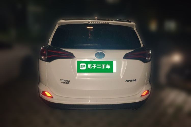Used Toyota RAV4 2016 2.0L CVT Two-Wheel Drive Fashion Edition China V Standard Rear