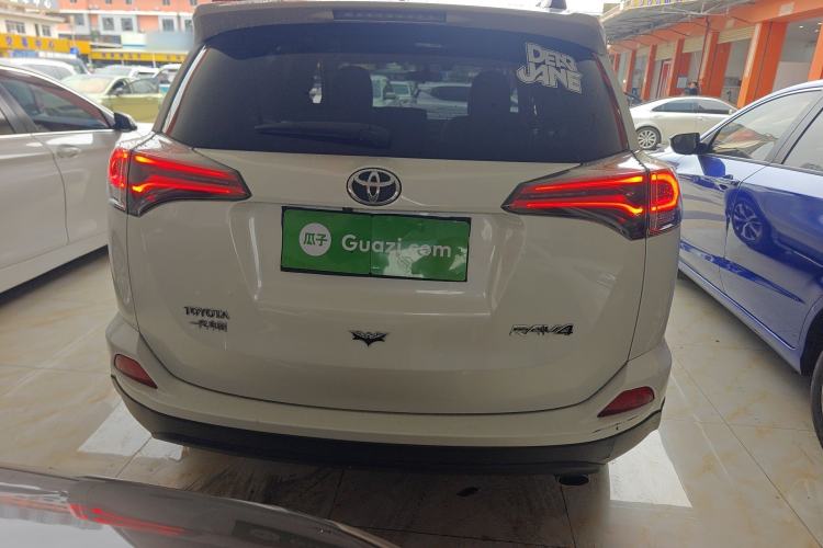 Used Toyota RAV4 2016 2.0L CVT Two-Wheel Drive Fashion Edition China V Standard Rear