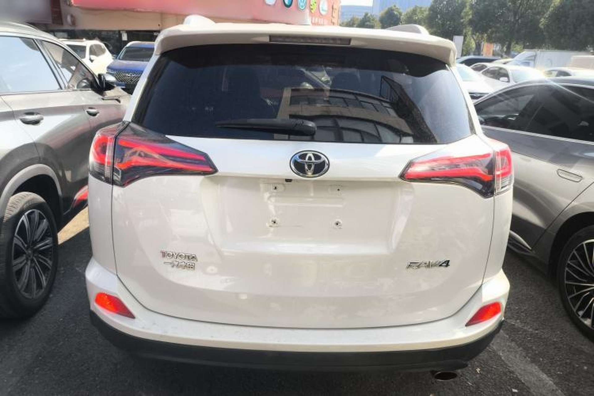 Used Toyota RAV4 2016 2.0L CVT Two-Wheel Drive Fashion Edition China V Standard Rear