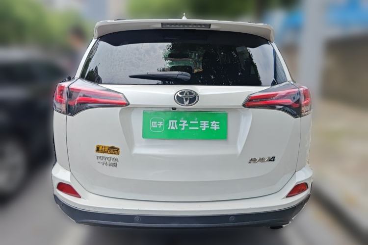 Used Toyota RAV4 2016 2.0L CVT Two-Wheel Drive Fashion Edition China V Standard Rear