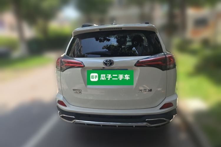Used Toyota RAV4 2016 2.0L CVT Two-Wheel Drive Fashion Edition China V Standard Rear
