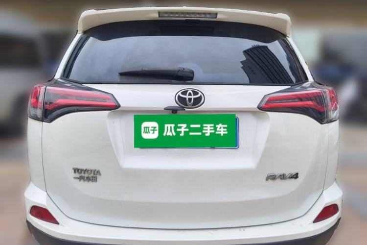 Used Toyota RAV4 2016 2.0L CVT Two-Wheel Drive Fashion Edition China V Standard Rear