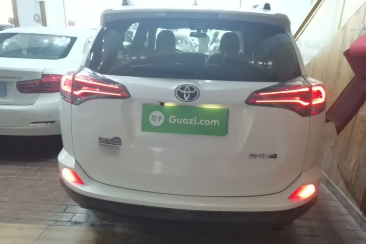 Used Toyota RAV4 2016 2.0L CVT Two-Wheel Drive Urban Edition China V Standard Rear