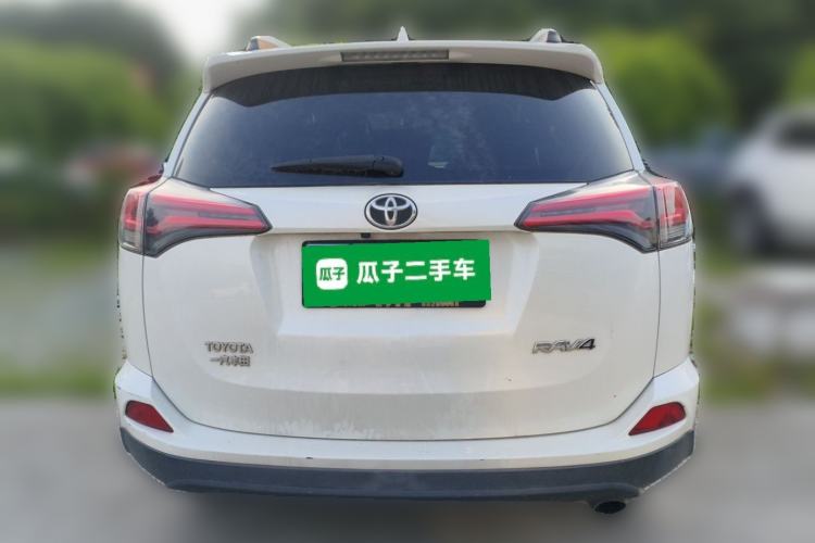 Used Toyota RAV4 2016 2.0L CVT Two-Wheel Drive Fashion Edition China V Standard Rear