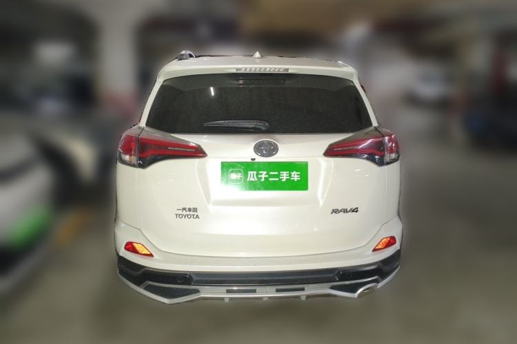 Used Toyota RAV4 2016 2.0L CVT Two-Wheel Drive Fashion Edition China V Standard Rear