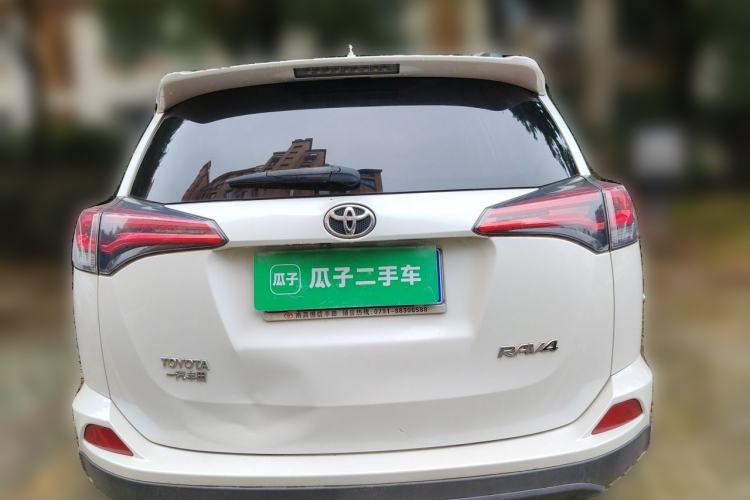 Used Toyota RAV4 2016 2.0L CVT Two-Wheel Drive Fashion Edition China V Standard Rear