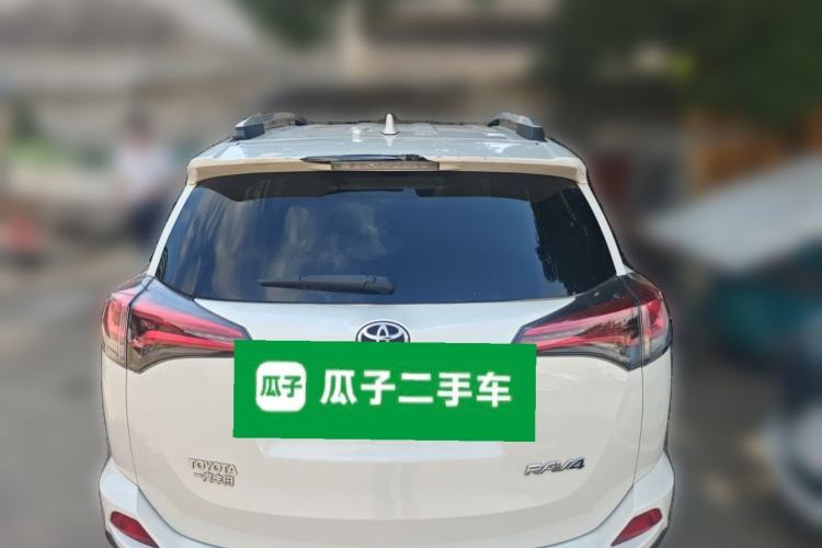 Used Toyota RAV4 2016 2.0L CVT Two-Wheel Drive Fashion Edition China V Standard Rear
