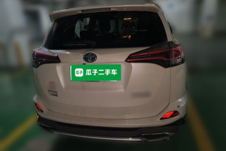 Used Toyota RAV4 2016 2.0L CVT Two-Wheel Drive Fashion Edition China V Standard Rear