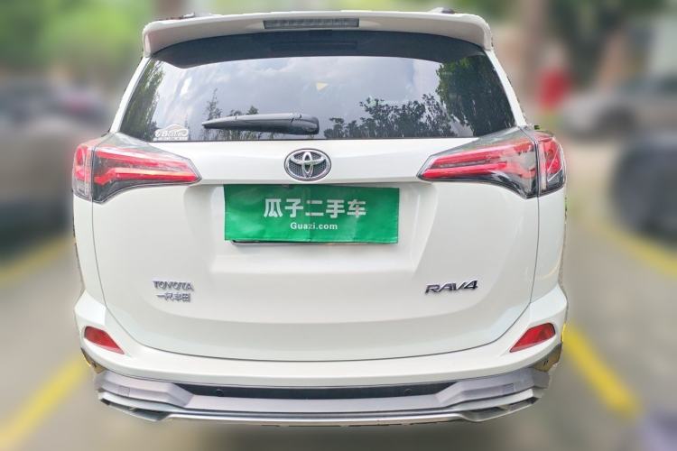 Used Toyota RAV4 2016 2.0L CVT Two-Wheel Drive Fashion Edition China V Standard Rear