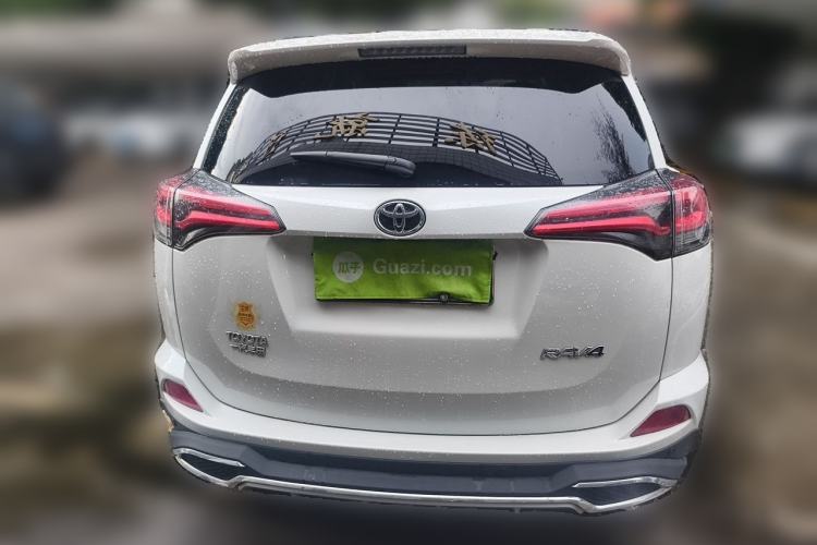Used Toyota RAV4 2016 2.0L CVT Two-Wheel Drive Fashion Edition China V Standard Rear