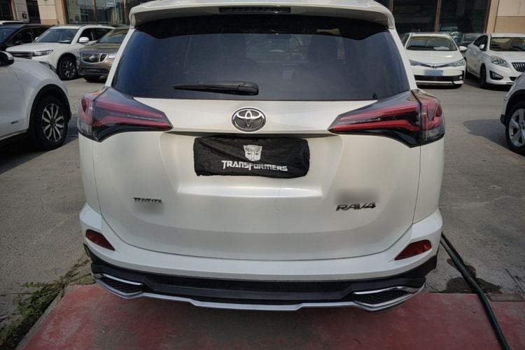 Used Toyota RAV4 2016 2.0L CVT Two-Wheel Drive Fashion Edition China V Standard Rear