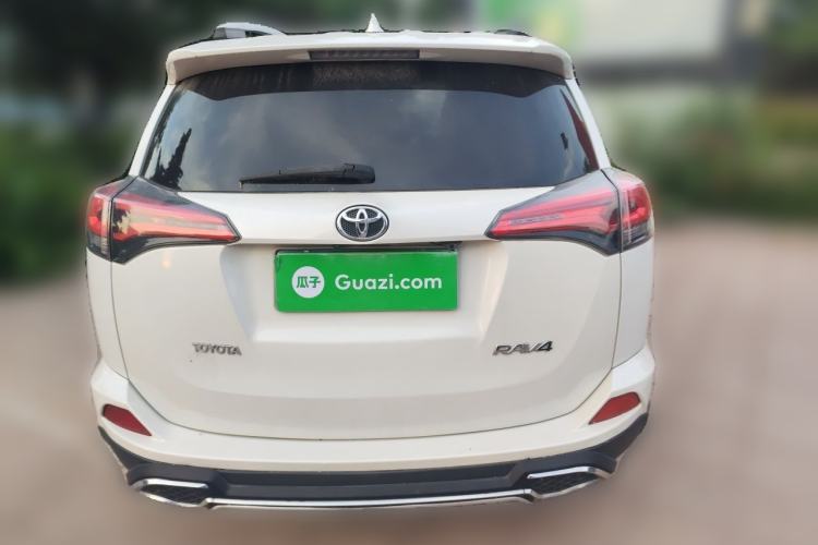 Used Toyota RAV4 2016 2.0L CVT Two-Wheel Drive Fashion Edition China V Standard Rear