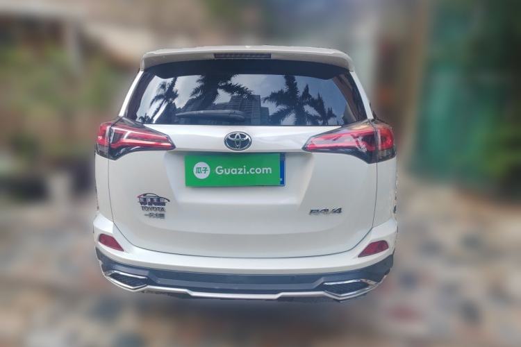 Used Toyota RAV4 2016 2.0L CVT Two-Wheel Drive Fashion Edition China V Standard Rear
